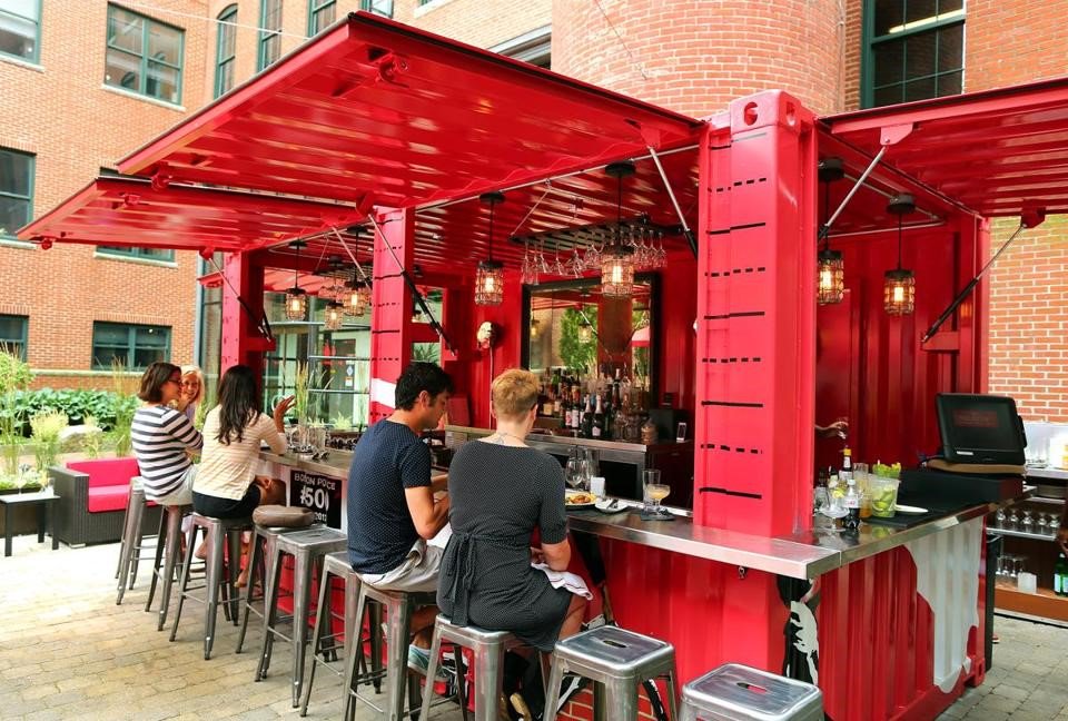 AraLagzi's tweet photo. pop-up shipping container tend to draw attention from crowds
https://t.co/5XlCpIMxGP
#containers https://t.co/PW0VNVlfgk