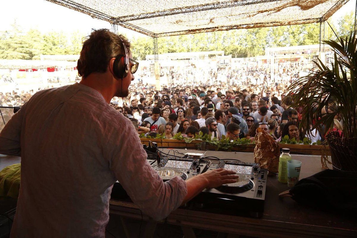 DJ Koze conquista Madrid en la última fiesta de Brunch -In The Park Madrid buff.ly/2tIExOP <a href="/brunch_madrid/">Brunch -In Madrid</a> <a href="/PampaRecords/">Pampa Records</a> #ApieDePista