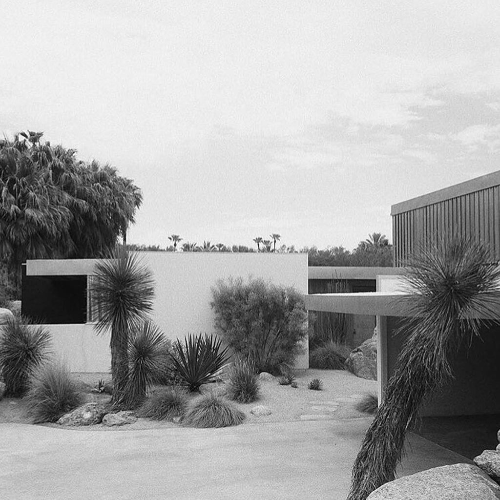 AMO_STORE's tweet photo. Architecture • Kauffman House | Palm Springs, CA via @wideeyedlegless #amoloves #destinations #design #architecture #amostore https://t.co/oloJOo3CdQ