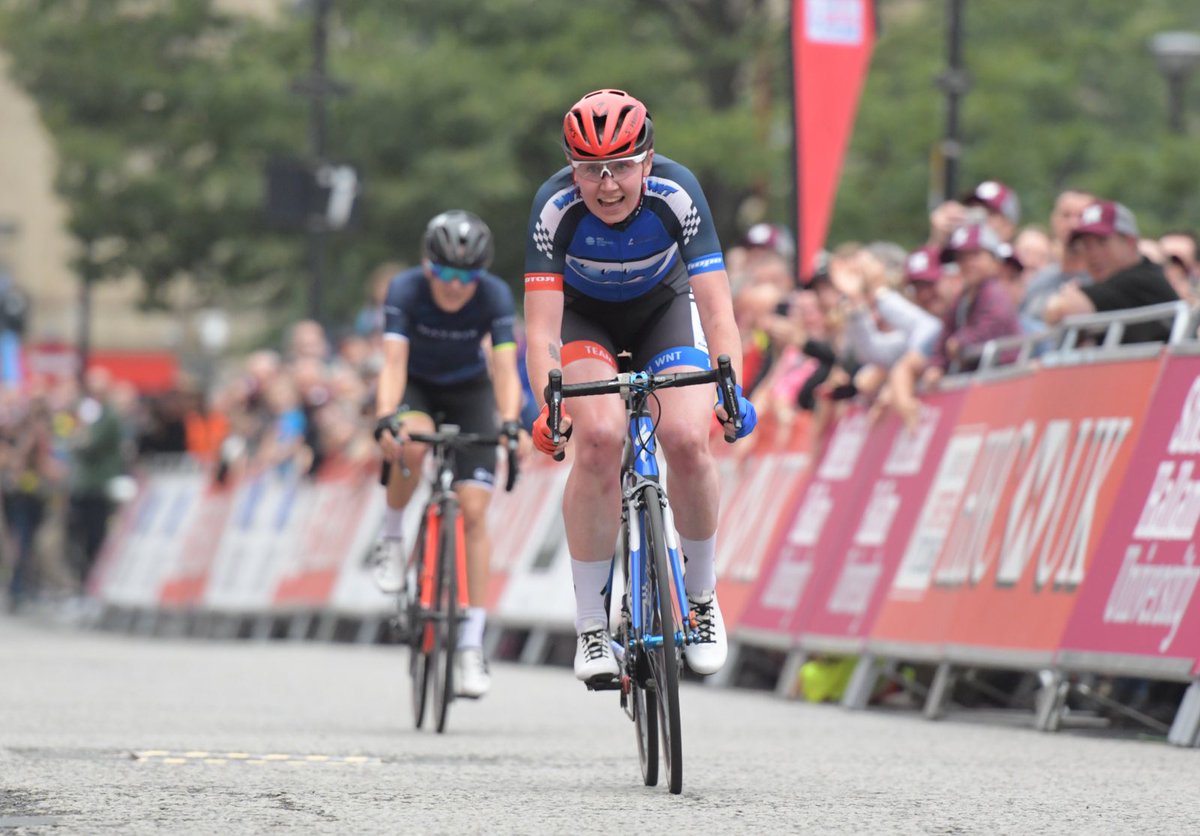 VeloUK's tweet photo. It was @_katiearchibald 's night in Sheffield as the Olympic champion added the British Crit title to the collection https://t.co/uTW4iSYCa2 https://t.co/igHO1AZcM2