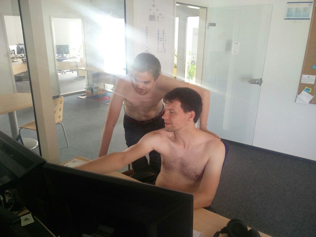 Heute ist oben-ohne-Tag auf Arbeit! Wer macht mit?