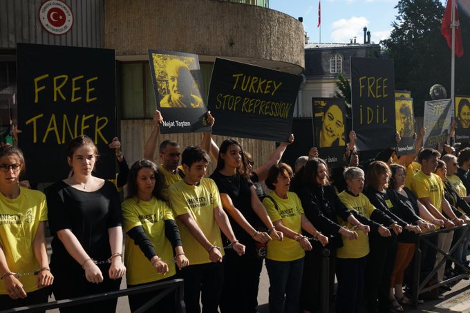 Voir l'image sur Twitter