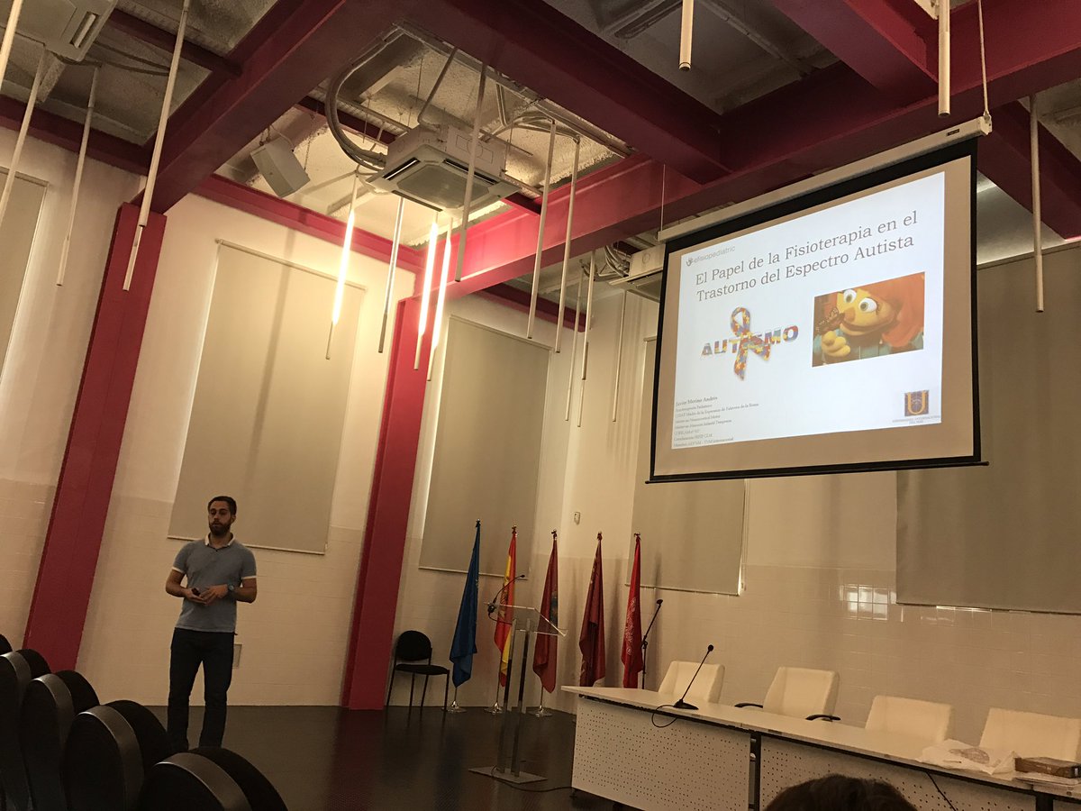 CSalarAndreu's tweet photo. Con Javier Merino hablando de #fisioterapia en el #tea en #unimar https://t.co/EkeOOI4NQ0