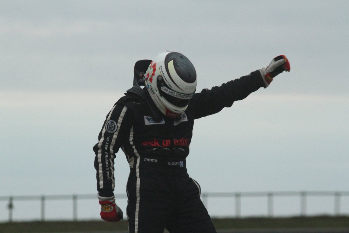 MM_RoR's tweet photo. How did @foxs_biscuits help pit crew get young army veteran & hero across finishing line at #RoR16 in #CitroenC1? https://t.co/rvUIjJhbGs https://t.co/5bNdNW9X1O