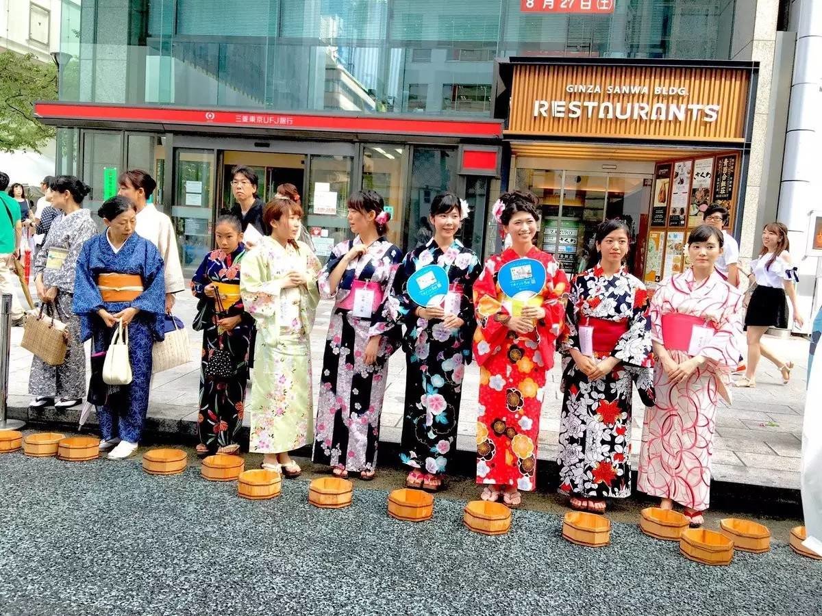 TourankApp's tweet photo. Yukata De Ginbura, the Water-Sprinkling Festival will be held on 8.6 in Ginza of Tokyo! #Japan #Tokyo #watersprinkling #Ginza #summer #event https://t.co/iaIdTHFjxl