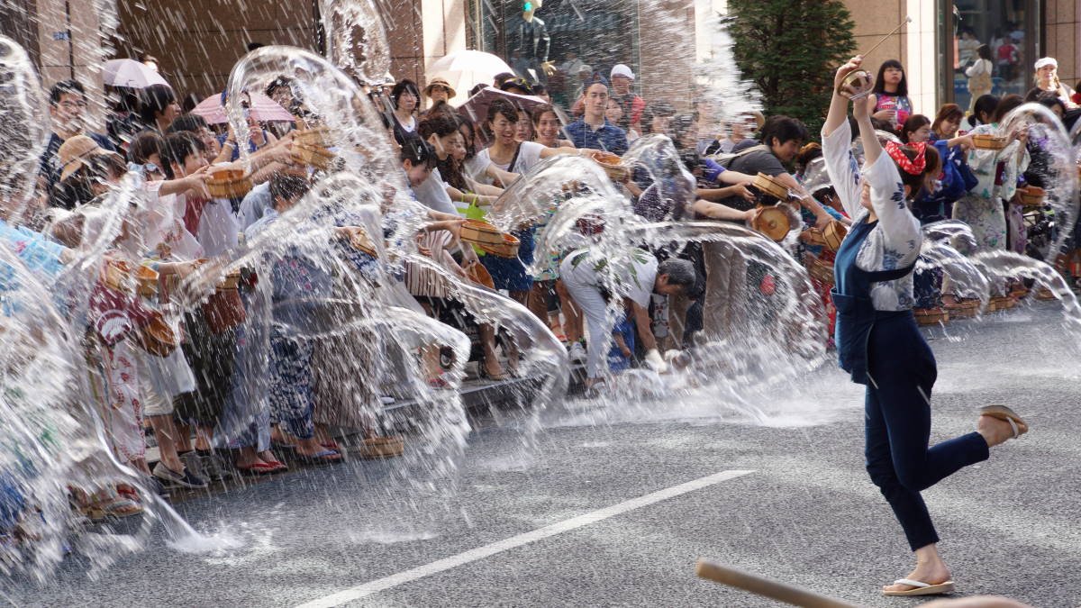 TourankApp's tweet photo. Yukata De Ginbura, the Water-Sprinkling Festival will be held on 8.6 in Ginza of Tokyo! #Japan #Tokyo #watersprinkling #Ginza #summer #event https://t.co/iaIdTHFjxl