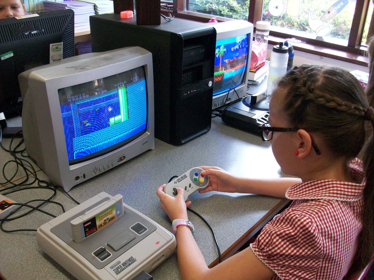 GuntonPrimary's tweet image. Many thanks @RyanteckLTD for the #RetroComputing Workshop! Our Yr5 pupils had a fantastic morning learning about how consoles have evolved.