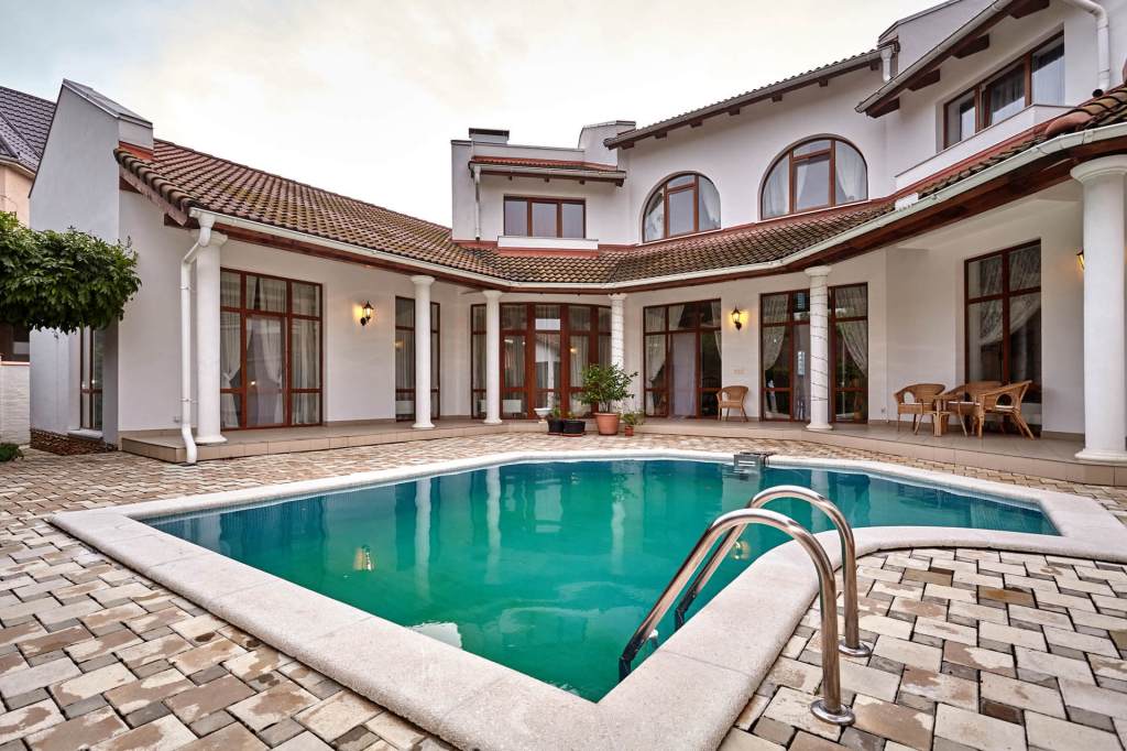 Code_geek1's tweet image. iPhone will Adopt Fast Charging and Retain Lightning Port codegeek.io/home/iphone-wi…