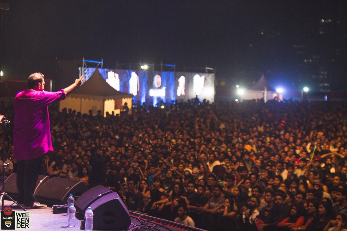 NH7's tweet photo. .@Shankar_Live: @mcmmlive ending proceedings on Day 3 at Pune 2016, with the crowd hanging on to his every word. Truly Breathless. https://t.co/5HBuxpAboa