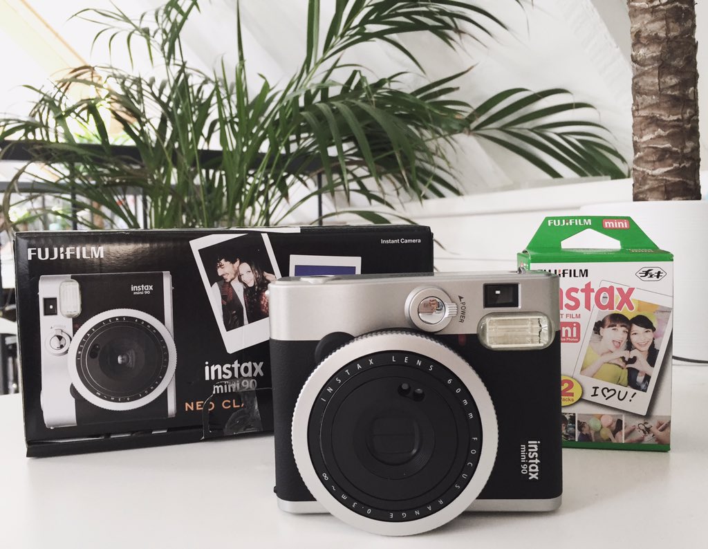 make_gossip's tweet photo. @with_kin @meetdraw Thank you, it's beautiful #WinWithKin #instaxmini90 https://t.co/pvXEo7WYSW
