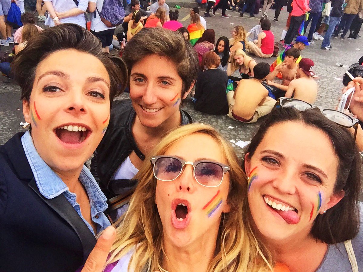 emilielopez's tweet photo. Un merveilleux anniversaire ma @EnoraMofficiel ! You know I love you ❤️❤️❤️ #HappyBirthdayEno #Friends #TPMPFamily https://t.co/hxCJafp1MU