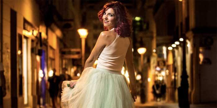 Hoy jueves, Ana de Lois Band <a href="/AnadeLois/">Ana de Lois</a> en el Botánico ift.tt/2s7ax2Q RAÍCES EN EL JARDÍN 2017. <a href="/BOTANICORD/">RJB Córdoba</a>. Julio y agosto. - Có…