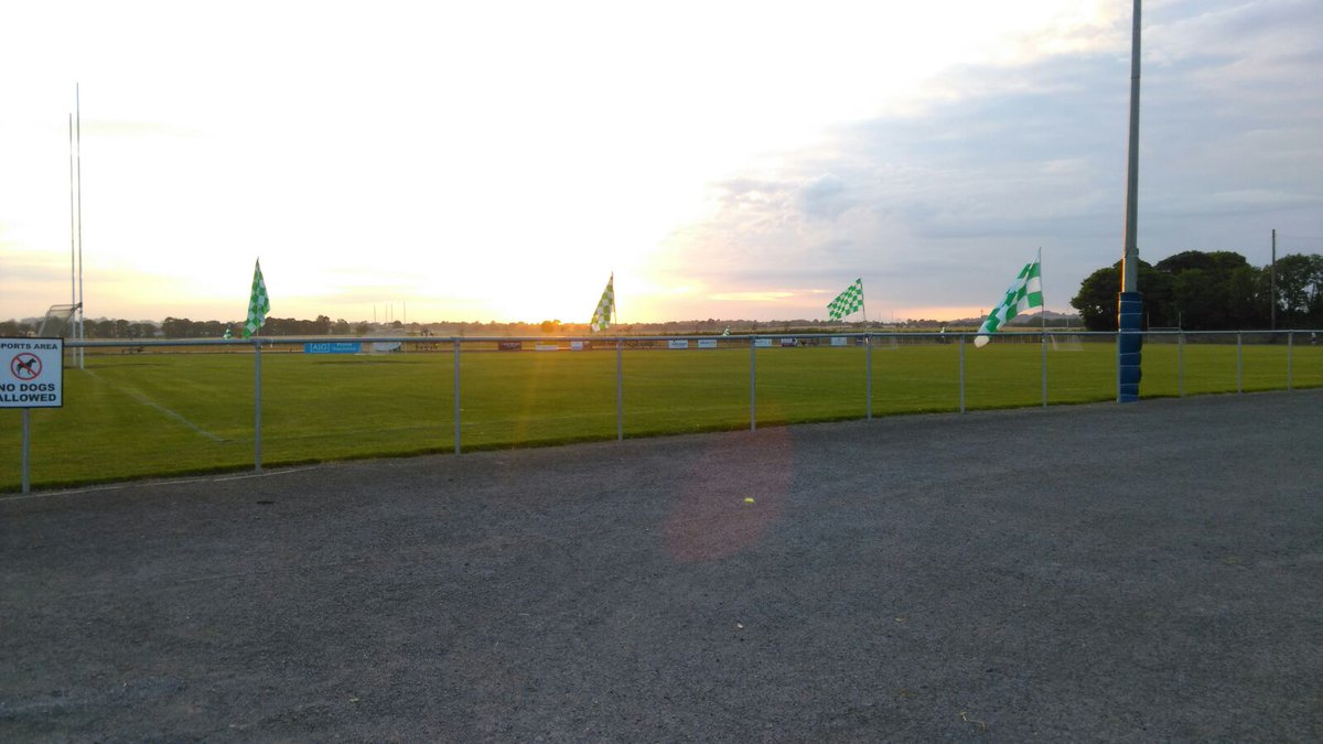 ballyboughalgfc's tweet photo. A special thanks to everyone that bared the bad weather last night to help support our men's team! A huge crowd and a great win! #COYBIG https://t.co/4rAEo24JnW