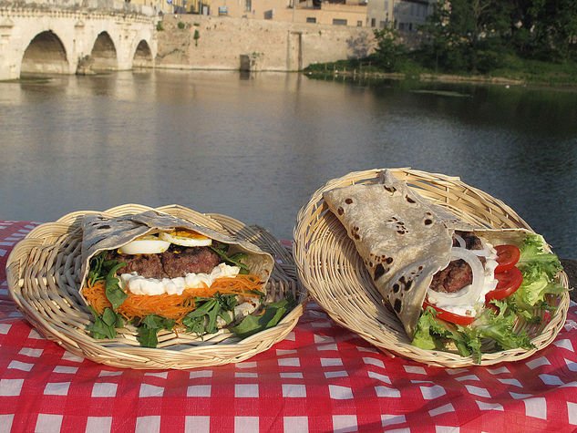 Prodotti locali!  Piada e Ponte di Tiberio!