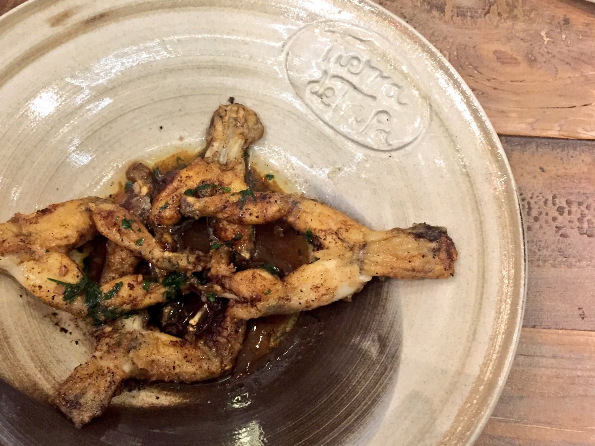 issacevedo's tweet photo. Ancas de rana con mantequilla y como la mantequilla, de tiernas y jugosas. No todo es trufa en l #restaurante @tierradetrufa #cocinafrancesa https://t.co/UOldnele1l