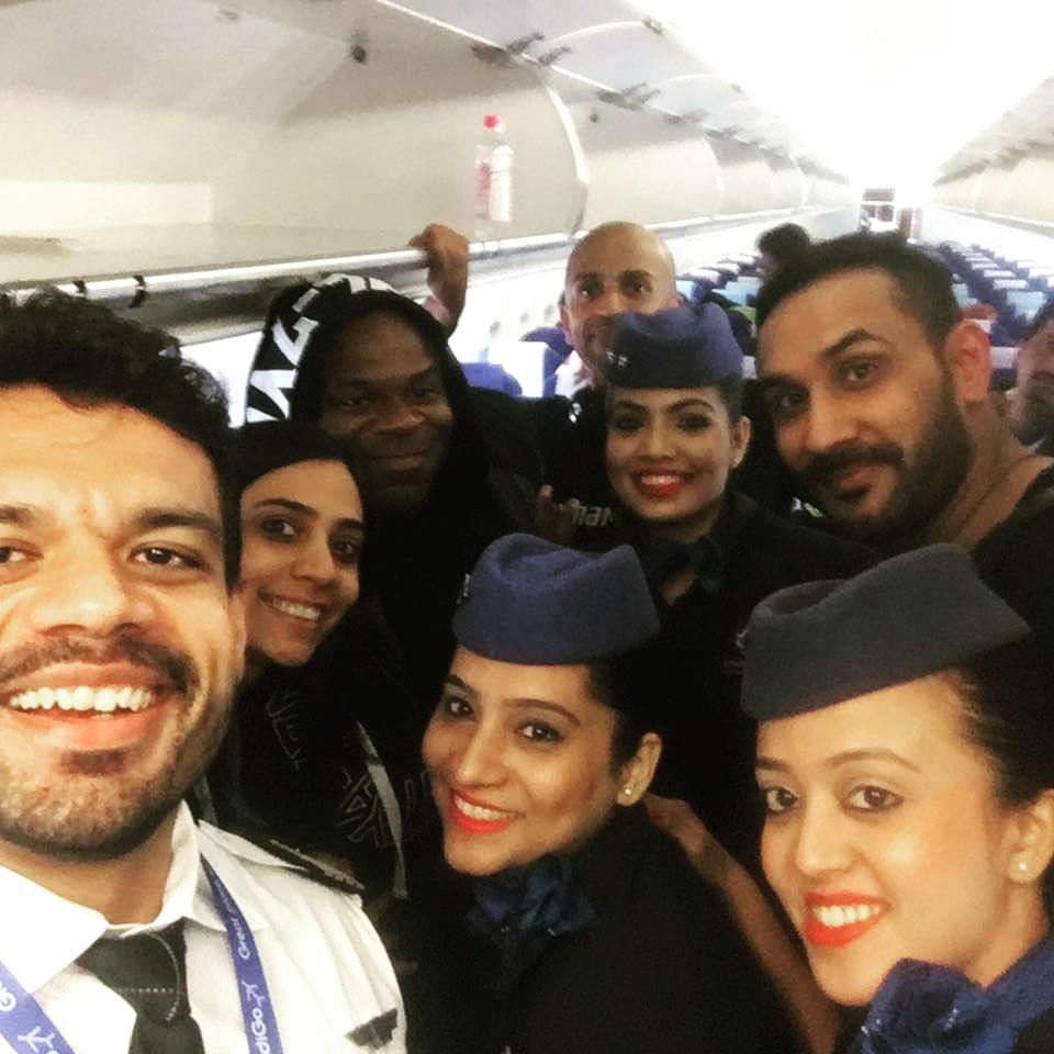IndiGo6E's tweet photo. World renowned bodybuilder Kai Greene takes on the stage in the evening at #TGConnect Bengaluru to inspire India towards fitness. #FitToFly https://t.co/yoQ8vUVHb3