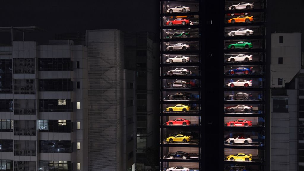 TimLarcos's tweet photo. Chocolate vending machines are dated. Try Singapore’s new 15-Story Supercar Vending Machine via https://t.co/b09uiHCgER https://t.co/7JYahv4SgV