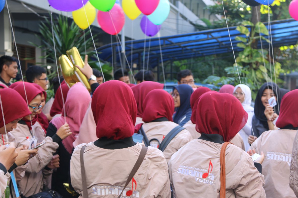 smamdasidoarjo's tweet photo. Kemeriahan penyambutan kontingen oleh kepala sekolah @Wigati_ID #BICF2017 #SekolahRujukan #SMARujukan @muhammadiyah @PPIPM @PPAisyiyah https://t.co/mdtEr2VXrm