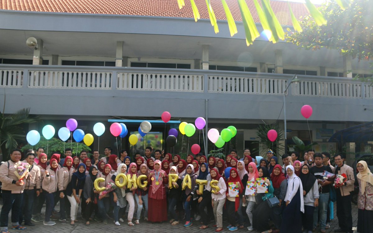 smamdasidoarjo's tweet photo. Kemeriahan penyambutan kontingen oleh kepala sekolah @Wigati_ID #BICF2017 #SekolahRujukan #SMARujukan @muhammadiyah @PPIPM @PPAisyiyah https://t.co/mdtEr2VXrm