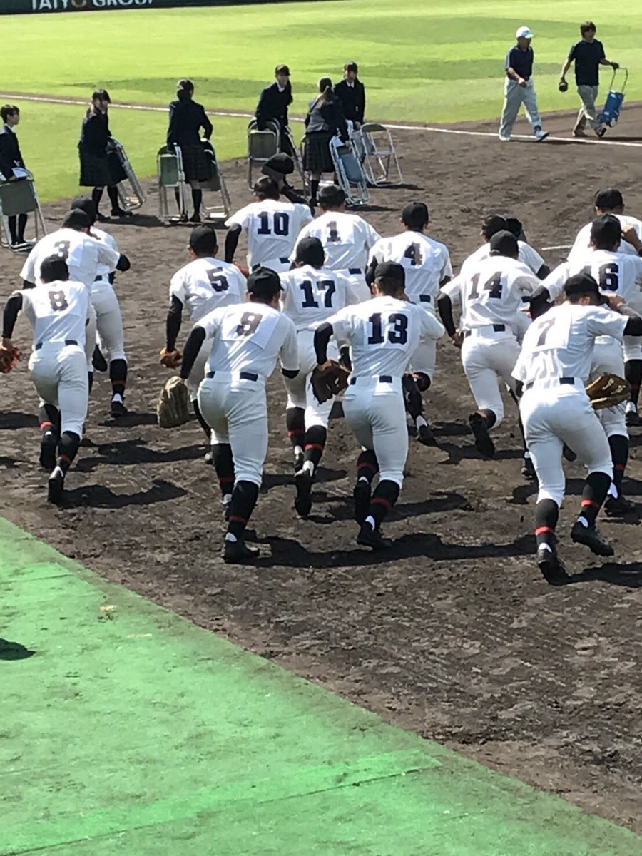 suzu_1320's tweet photo. 昨日、引退しました
3年間この仲間と一緒に甲子園目指して野球ができて本当によかった！
最高の仲間です！😄
今までありがとう！😭😭 https://t.co/B763ZeboB5