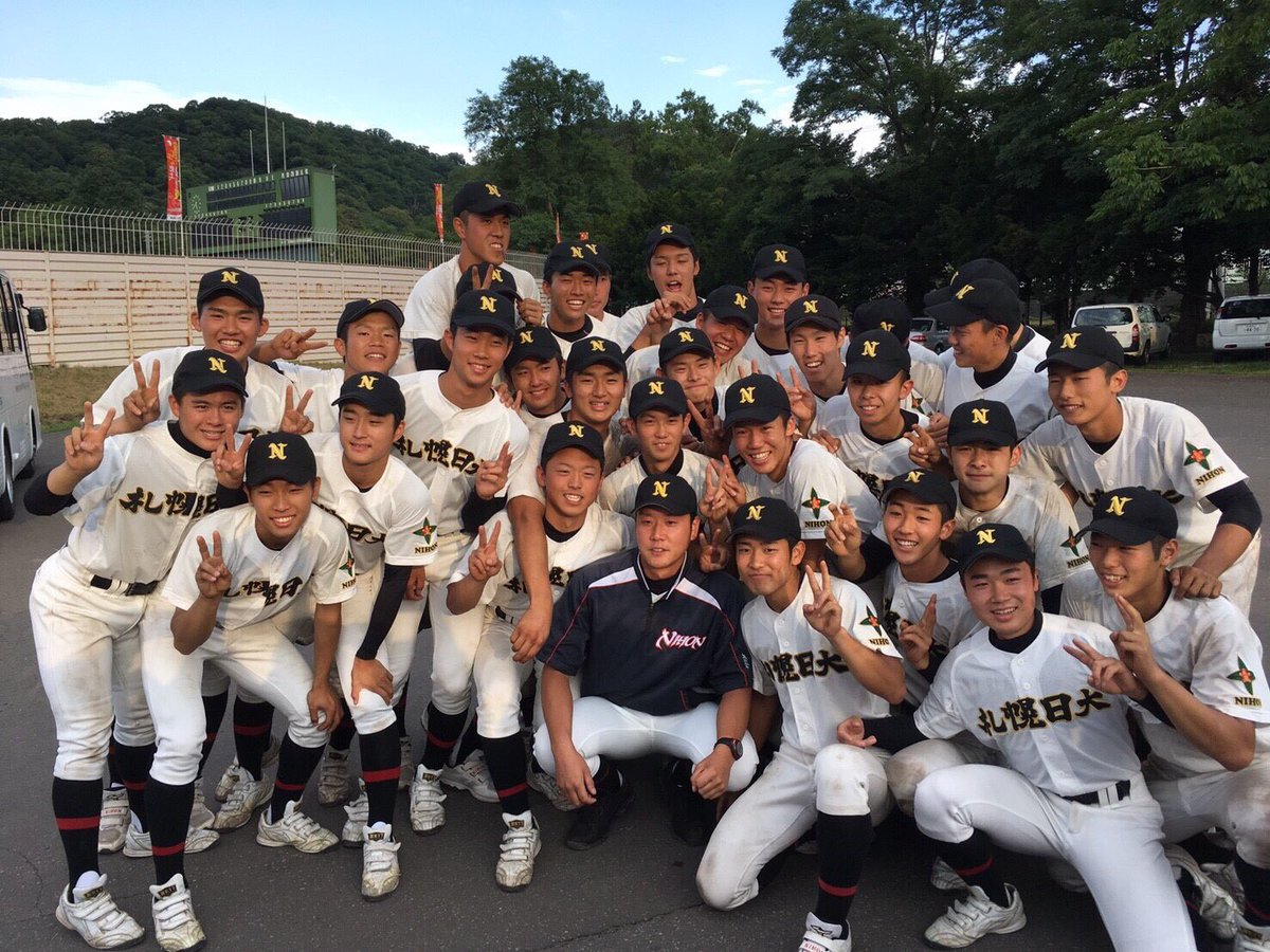 suzu_1320's tweet photo. 昨日、引退しました
3年間この仲間と一緒に甲子園目指して野球ができて本当によかった！
最高の仲間です！😄
今までありがとう！😭😭 https://t.co/B763ZeboB5