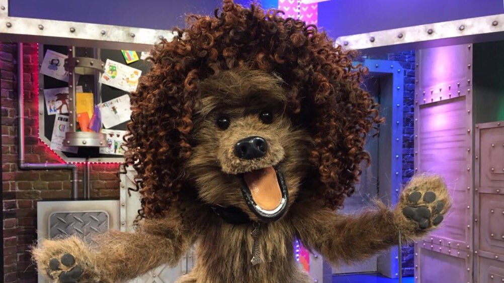 HackerTDog's tweet photo. Why did the bee have sticky hair?
Because he had used a honey comb.

I can't beelieve it. 

#ThursdayThoughts
#ThursdayMotivation https://t.co/Nq7aq98id3