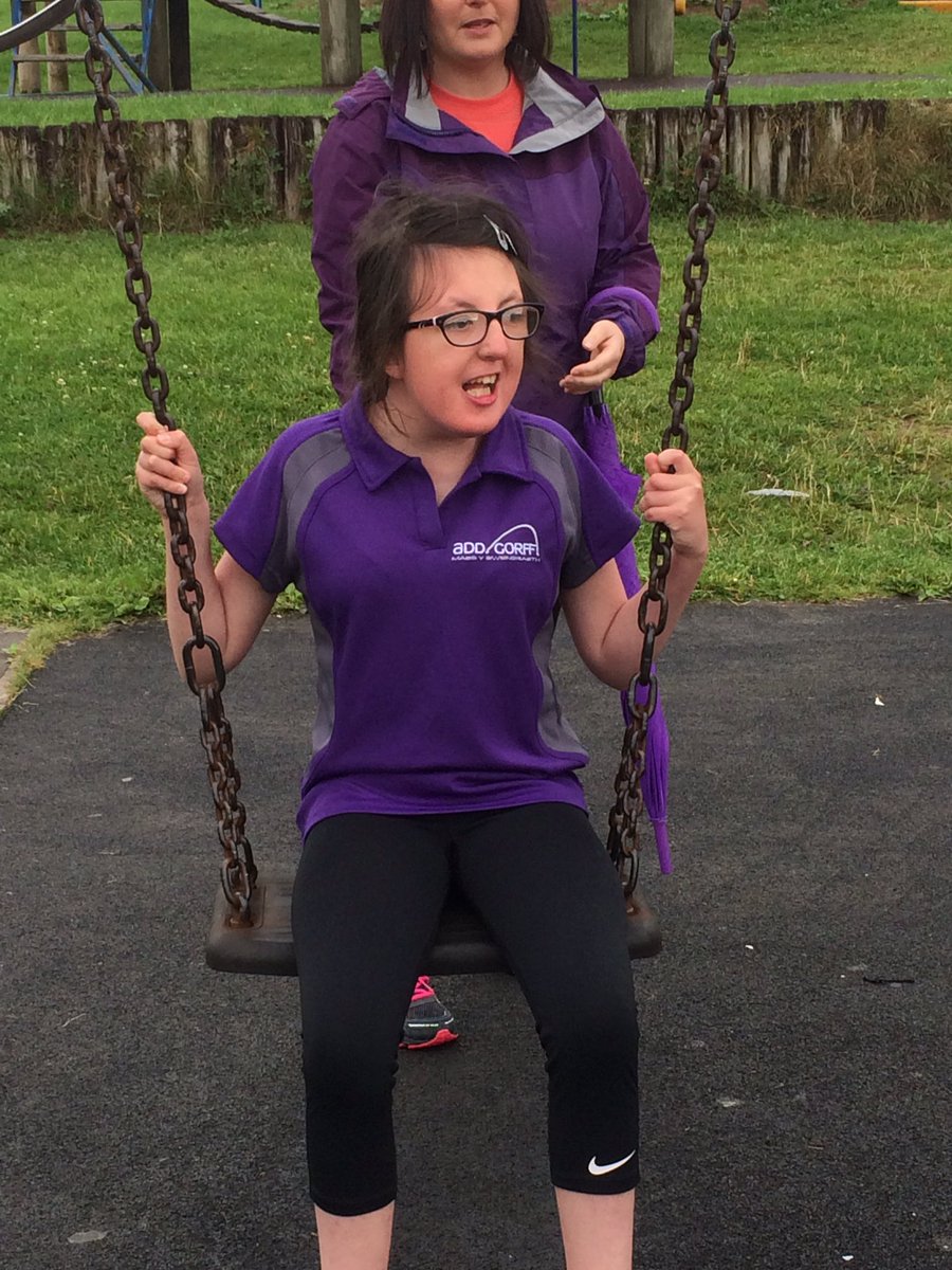 CanolfanEithin's tweet photo. Diwrnod ola'!! Mwynhau yn y parc. Gwyliau hapus i bawb. Last day of term, enjoying in the park. Happy holidays https://t.co/GDwQF9BJqZ