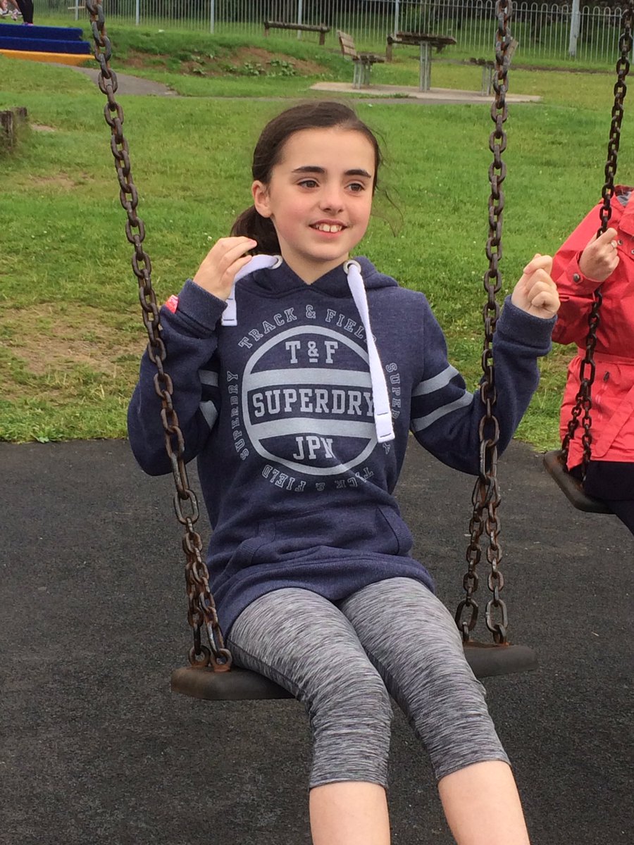 CanolfanEithin's tweet photo. Diwrnod ola'!! Mwynhau yn y parc. Gwyliau hapus i bawb. Last day of term, enjoying in the park. Happy holidays https://t.co/GDwQF9BJqZ