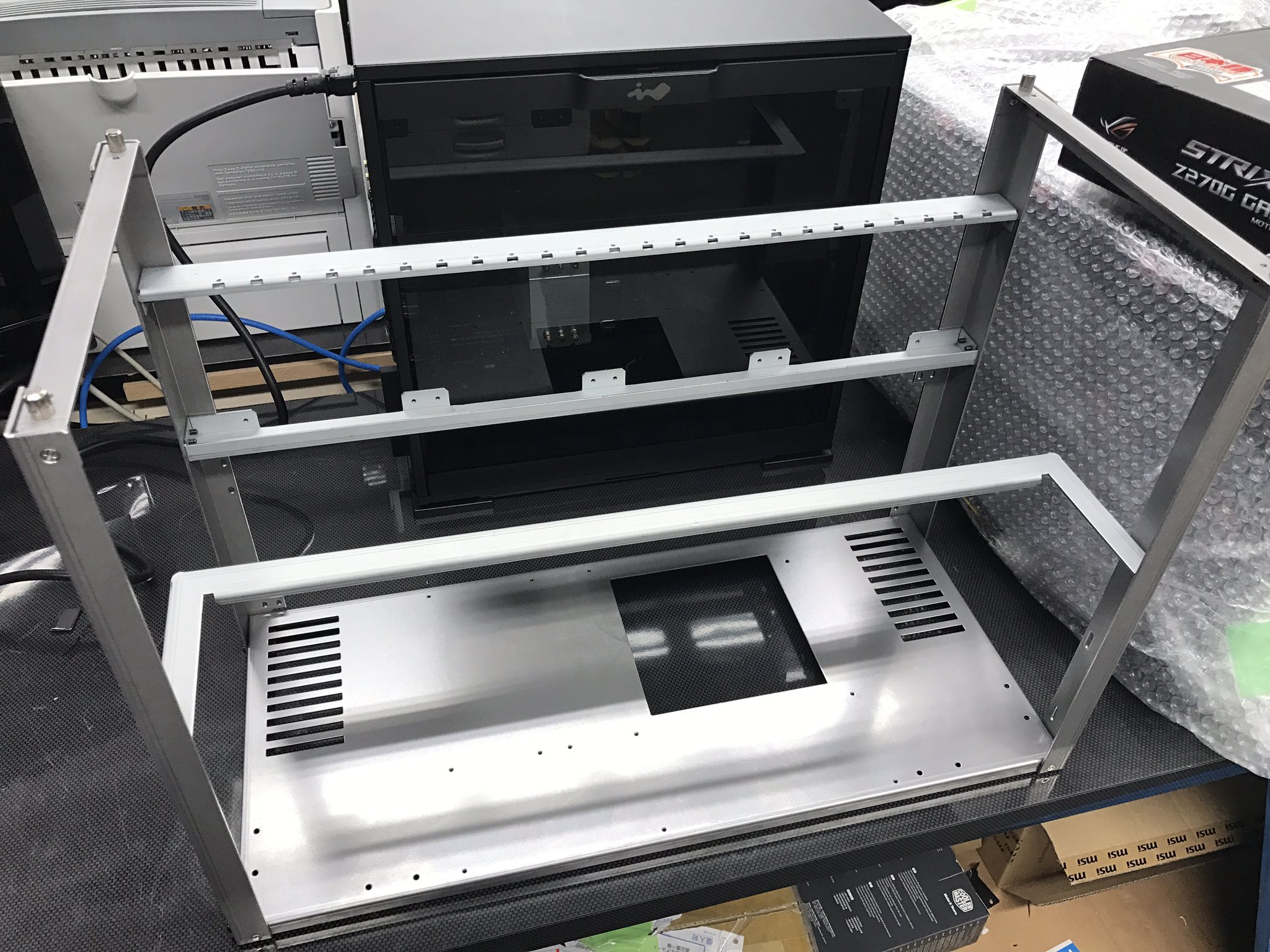 M氏 モリケン自作pcチョットデキル בטוויטר 長尾製作所 Nagaoss さんから マイニングマシン用フレームver2きた グラボ支える ステー追加 柱に2 5インチ取り付け可 高さを上げたので積み重ねに対応 M氏 モリケン自作pcチョットデキル בטוויטר 長尾製作所 Nagaoss さんから マイニングマシン用フレームver2きた グラボ支える ステー追加 柱に2 5インチ取り付け可 高さを上げたので積み重ねに対応