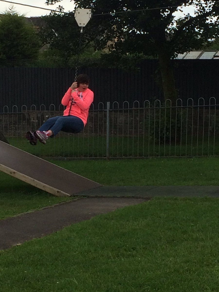CanolfanEithin's tweet photo. Joio yn y parc https://t.co/RZIjZVD8DB