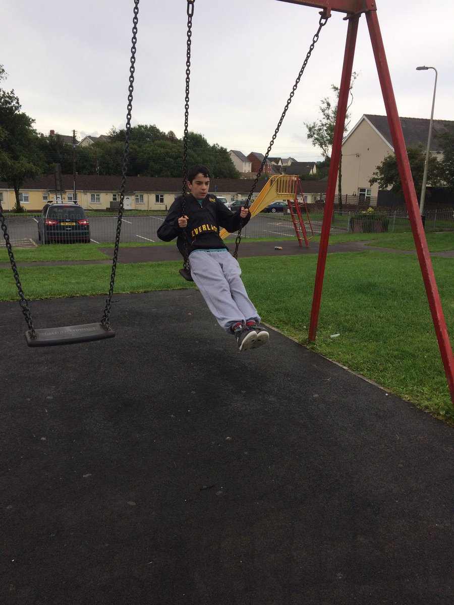 CanolfanEithin's tweet photo. Joio yn y parc https://t.co/RZIjZVD8DB