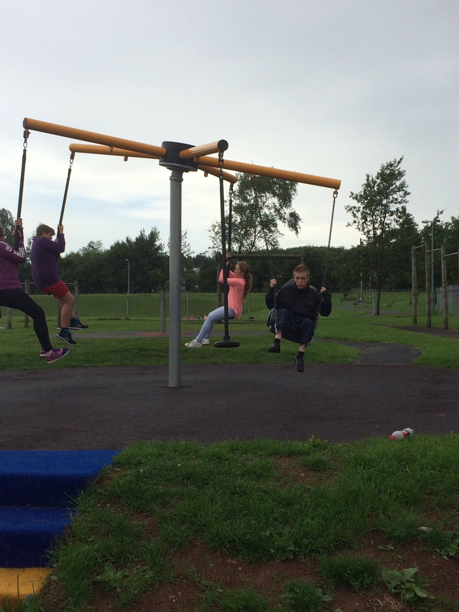 CanolfanEithin's tweet photo. Joio yn y parc https://t.co/RZIjZVD8DB