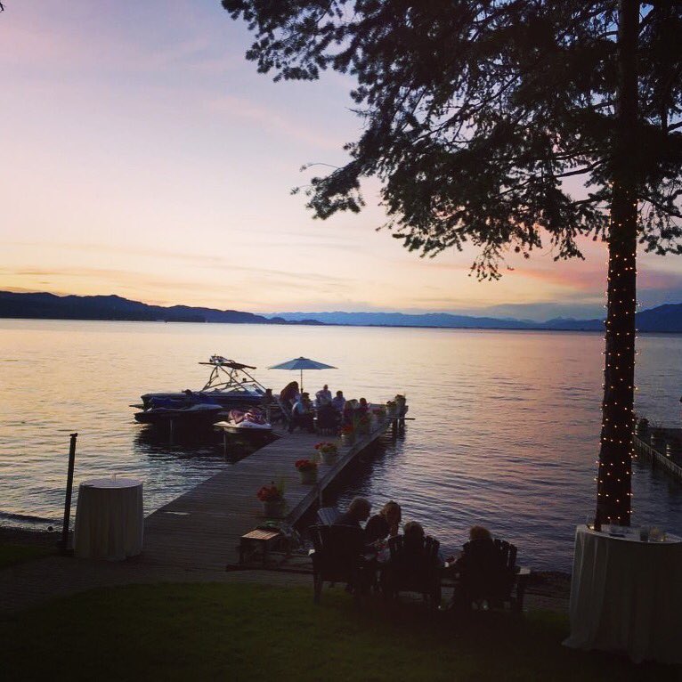 memory_booth_'s tweet photo. #tbt to the wedding that inspired Memory Booth! @pixelatedgigs #photobooth #weddingonthelake #sunset #MemoryBooth #wedding https://t.co/jE1IaTycUq