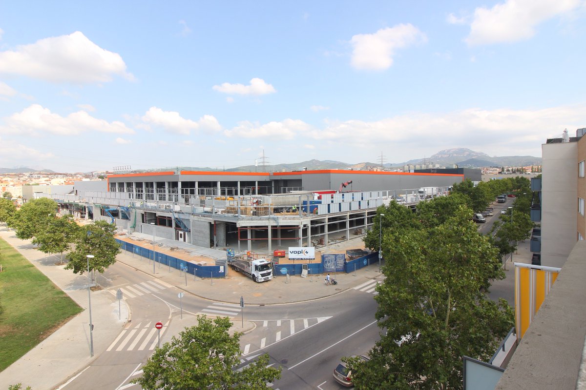 CitygroveSec's tweet photo. Citygrove's Terrassa Placa is nearing completion #Terrassa #Spain #Retail #Barcelona https://t.co/BMwTLpFD3j https://t.co/AFgckrHKa0