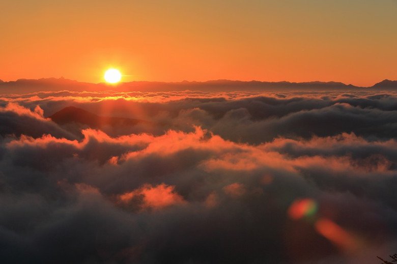 TourankApp's tweet photo. Amazing sea of clouds view in Shibu Toge Pass of Japan! #shibutogeview #seaofclouds #clouds #autumn #Japan #mountains #ThursdayThoughts https://t.co/OOROAHTMW3