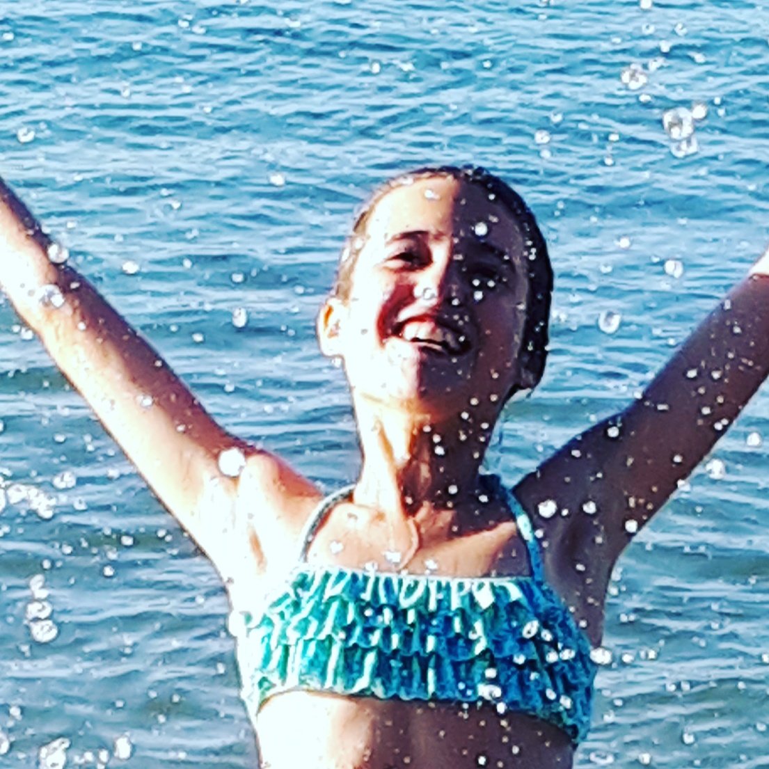 Felicidades a la peque de la casa que siempre sonrias asi a la vida