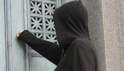 SuffolkTS's tweet photo. WARNING: Nottingham Knockers reported going door to door in Sudbury area. Do not buy from them &amp; report to @SuffolkPolice on 101 #ScamAware https://t.co/ndxrpEkdlH