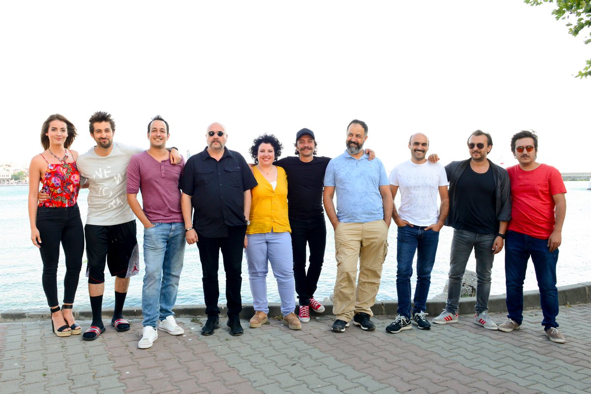 olumludunyafilm's tweet photo. Heyecanlıyız! 😍 Yönetmenliğini Ali Atay'ın üstlendiği yılın en iddialı komedi ve aksiyon filmi #ÖlümlüDünya’nın çekimleri başladı! 🎬 https://t.co/UThKse6FSW