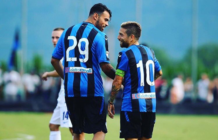GrSports's tweet photo. Nuova stagione, vecchie usanze. 👋🏻 @andreapetagna e #Papu! @Atalanta_BC https://t.co/w934yWEWAd