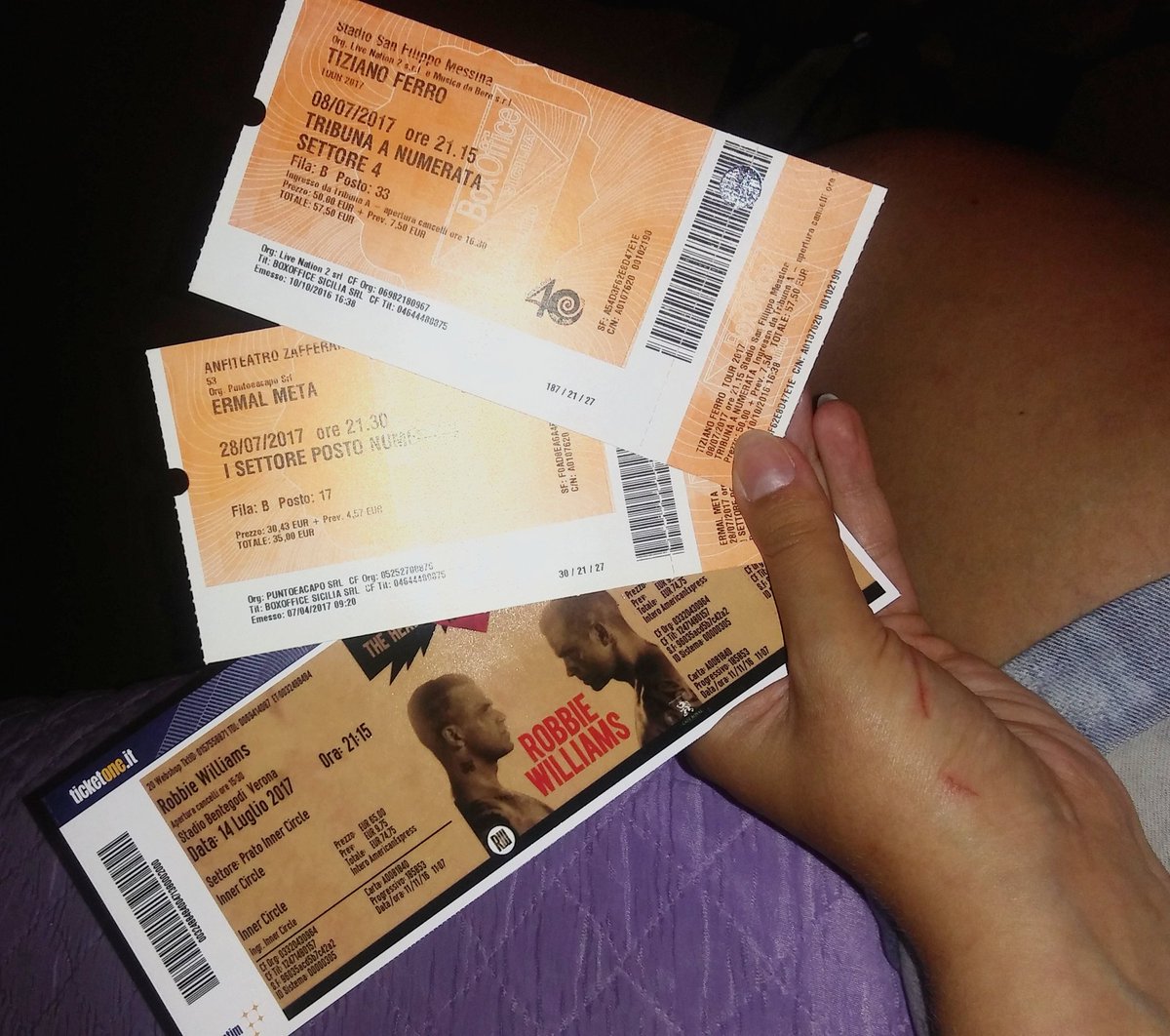 ValeThorn's tweet photo. Perché è VIETATO morire.

#Manchester #SEMPREINPIEDI #DISOBBEDIREALLEINGIUSTIZIE
@MetaErmal @TizianoFerro @robbiewilliams https://t.co/KKrBJmr73x