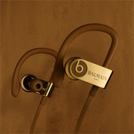 WirelessChargeN's tweet image. fancy a bit of luxury? new golden #Apple #Beats Studio Wireless and #Powerbeats3Wireless headphones from #Balmain #KylieJenner #celebrity
