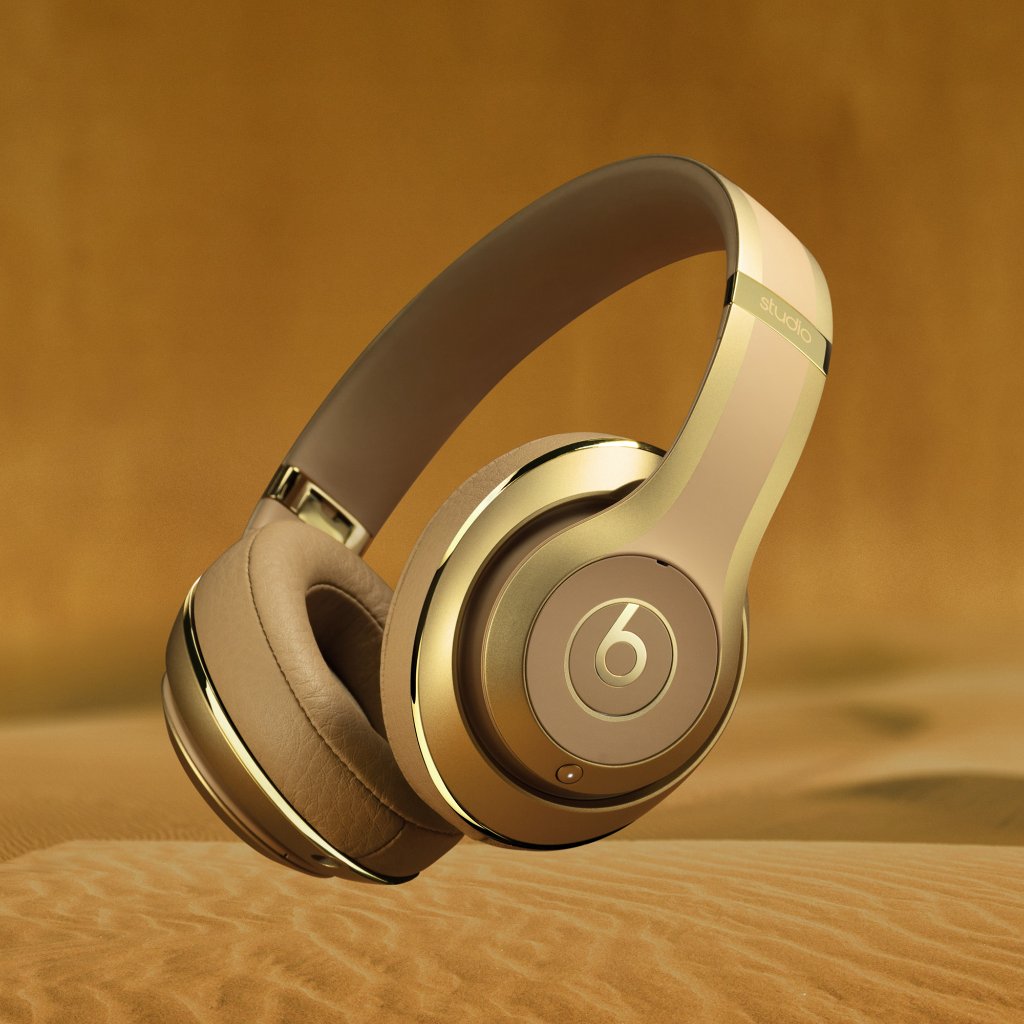 WirelessChargeN's tweet image. fancy a bit of luxury? new golden #Apple #Beats Studio Wireless and #Powerbeats3Wireless headphones from #Balmain #KylieJenner #celebrity
