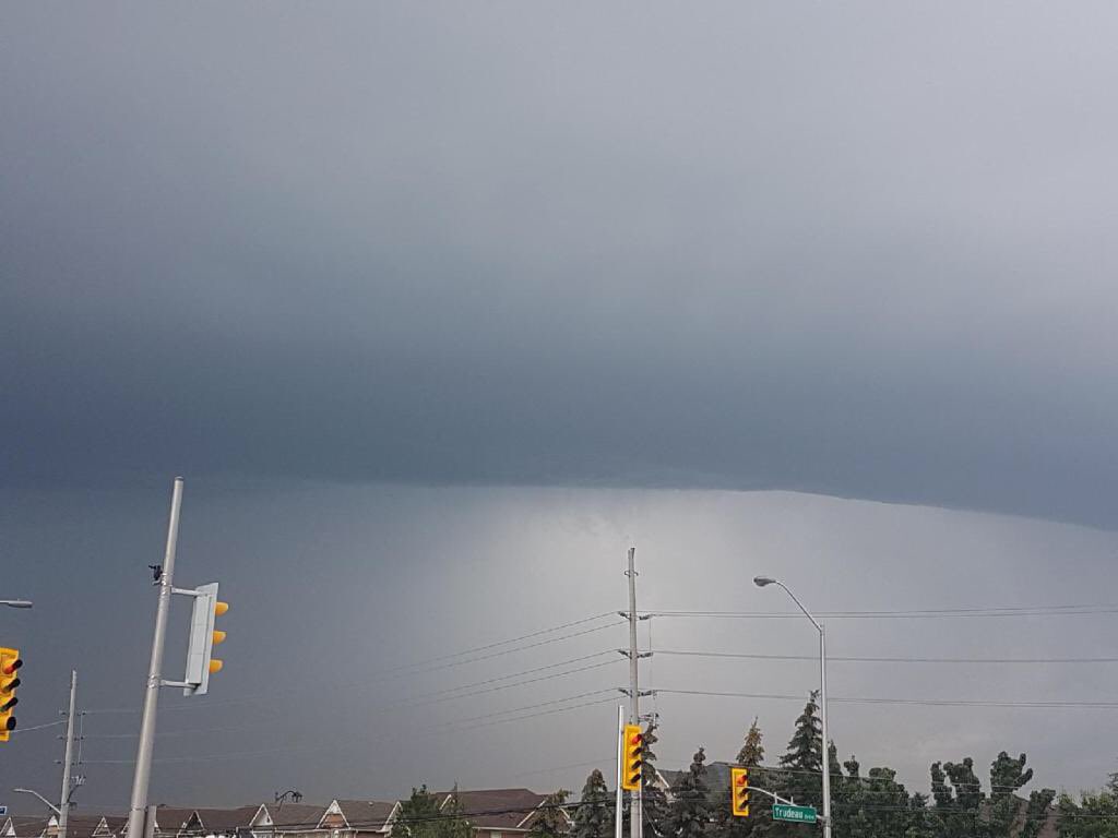 zjones48's tweet photo. Storm brewing today in Milton, On. Sick- looking sky @weathernetwork #wildclouds https://t.co/7FL2plQ40O