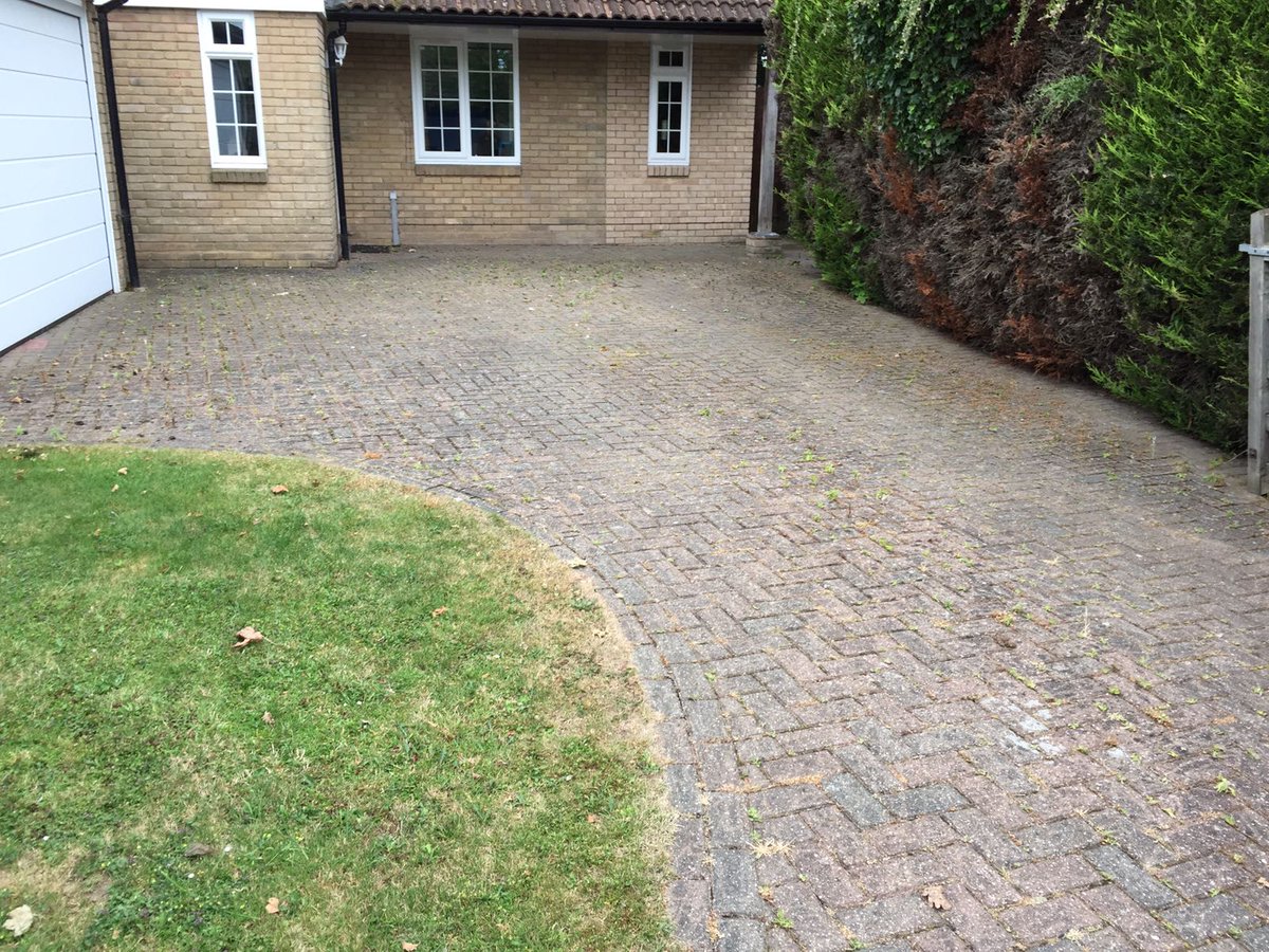 DRHInfo's tweet photo. Jop completed, restoring old existing #driveway by #pressurewash #sanded  and #sealant #HomeImprovement #GardenersWorld #outdoorroom https://t.co/mYHfqkDl9H