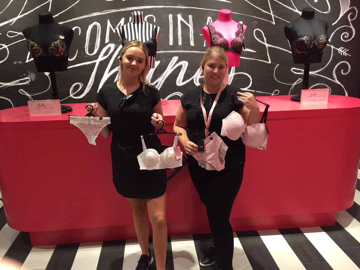 Welcome in our team Olivia &amp; Julie! 😍 #teamflagship #antwerp #myteamgood