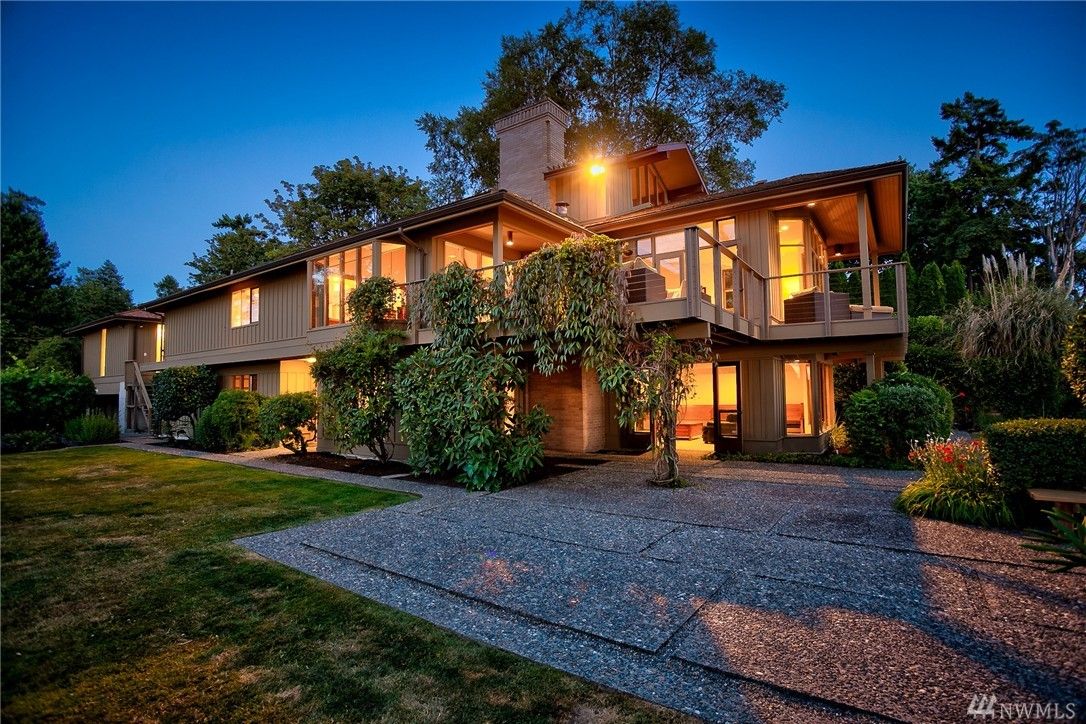 360modern's tweet photo. Another example of #nwregionalarchitecture at its finest in #normandypark #modernlisting @windermere https://t.co/H3P9EjUUX0 https://t.co/G77g7wObJw