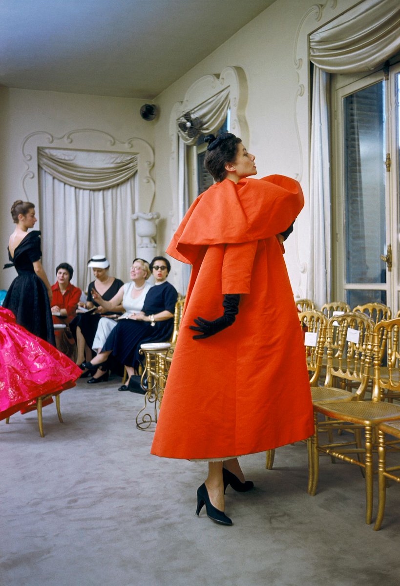 Yarduna_English's tweet photo. The Victoria &amp; Albert #museum is showing the oeuvre of the Spanish-French #fashion #designer #Balenciaga
READ MORE: https://t.co/Y4jmlN4FtL https://t.co/DpMx1qW4ep