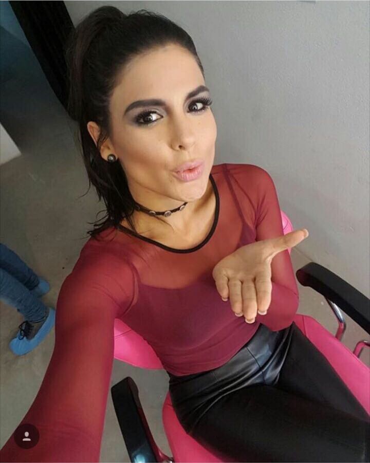 Dilema29's tweet photo. No hay mejor medicina que tener pensamientos alegres @coppianocinthya, siganla en su única cuenta de instagram➡ @oficialcinthyazcoppiano⬅ https://t.co/KsIK3snNrA