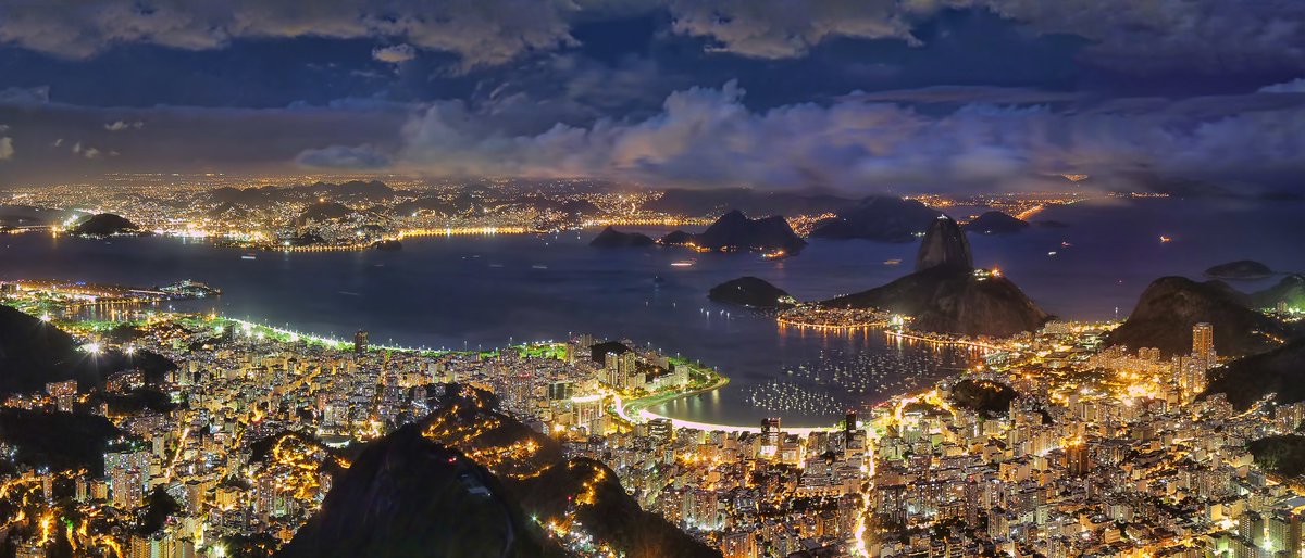 TiroOS2Jimin's tweet photo. "Brasil, país de terceiro mundo" segura nossos cartões postais Coreia. #Doyouwantkorea https://t.co/FkmQShOT2w