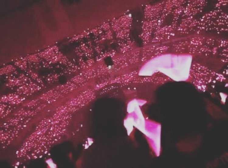 chartsblackpink's tweet photo. A 11 months old group did THAT! https://t.co/vmUGD2tvaS